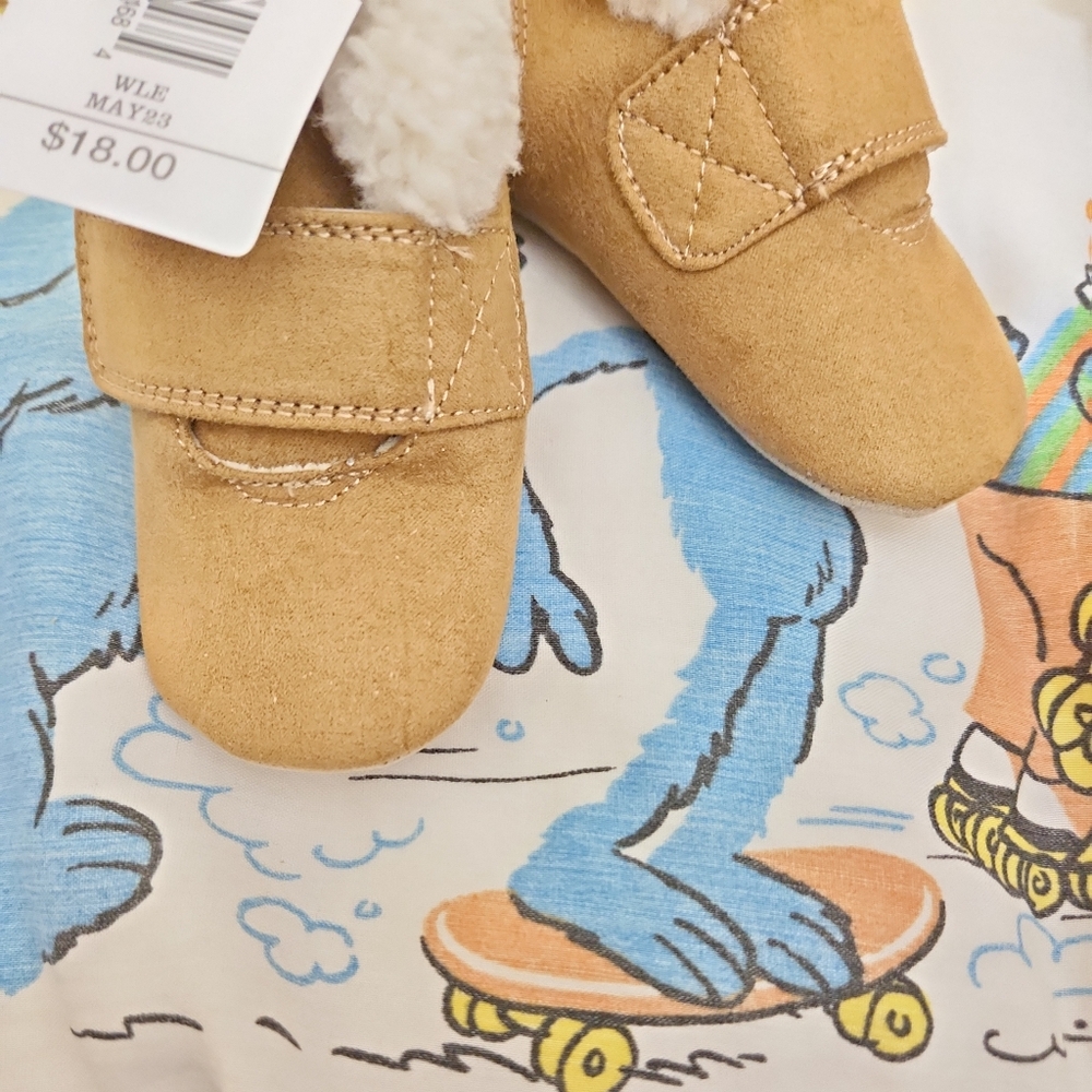 NWT CARTER'S SOFT SOLES LEARNING TO WALK SHOES FOR 6-12M
